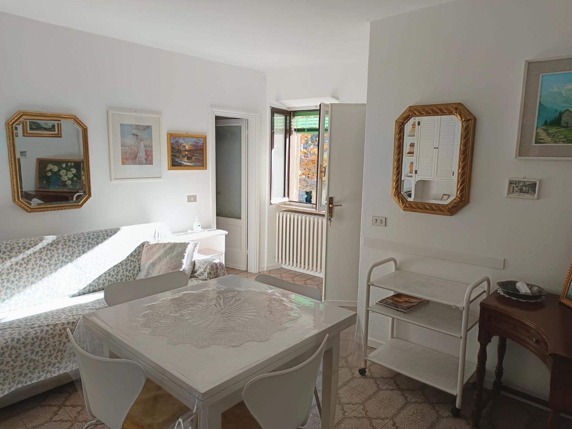 Maddalena House Apartment Варена Екстериор снимка