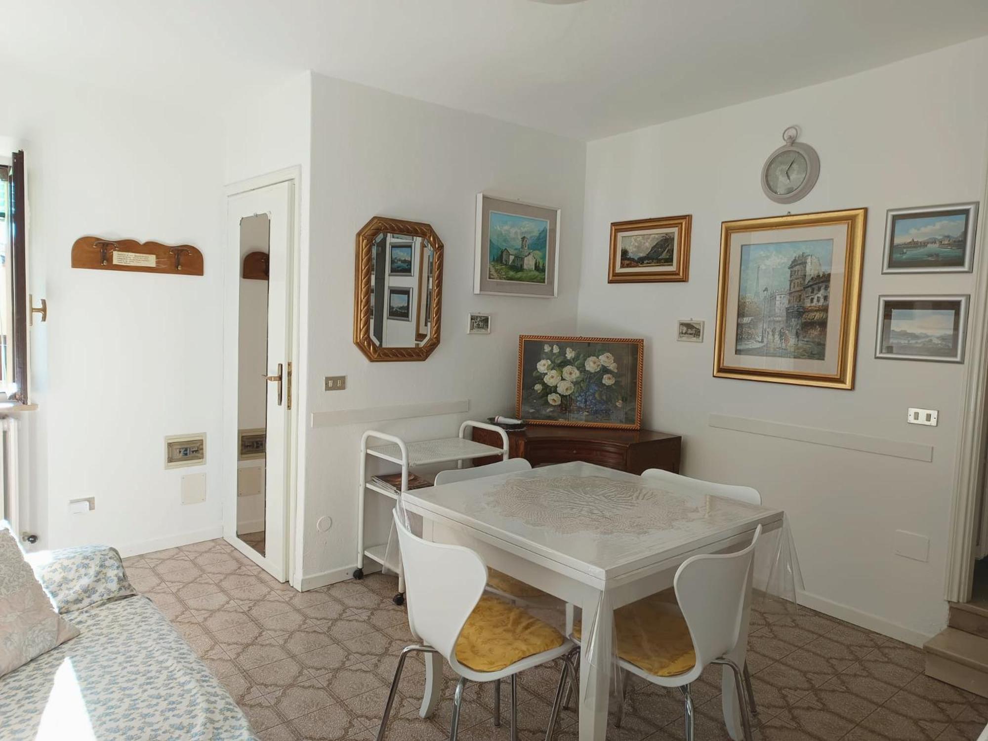Maddalena House Apartment Варена Екстериор снимка